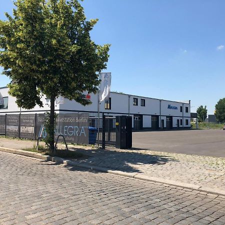 Monteurzimmer Berlin Pankow Mit Dachterrasse - Nur 10 Min. Von Der A10 - 3 Zimmer/ 7 Betten المظهر الخارجي الصورة