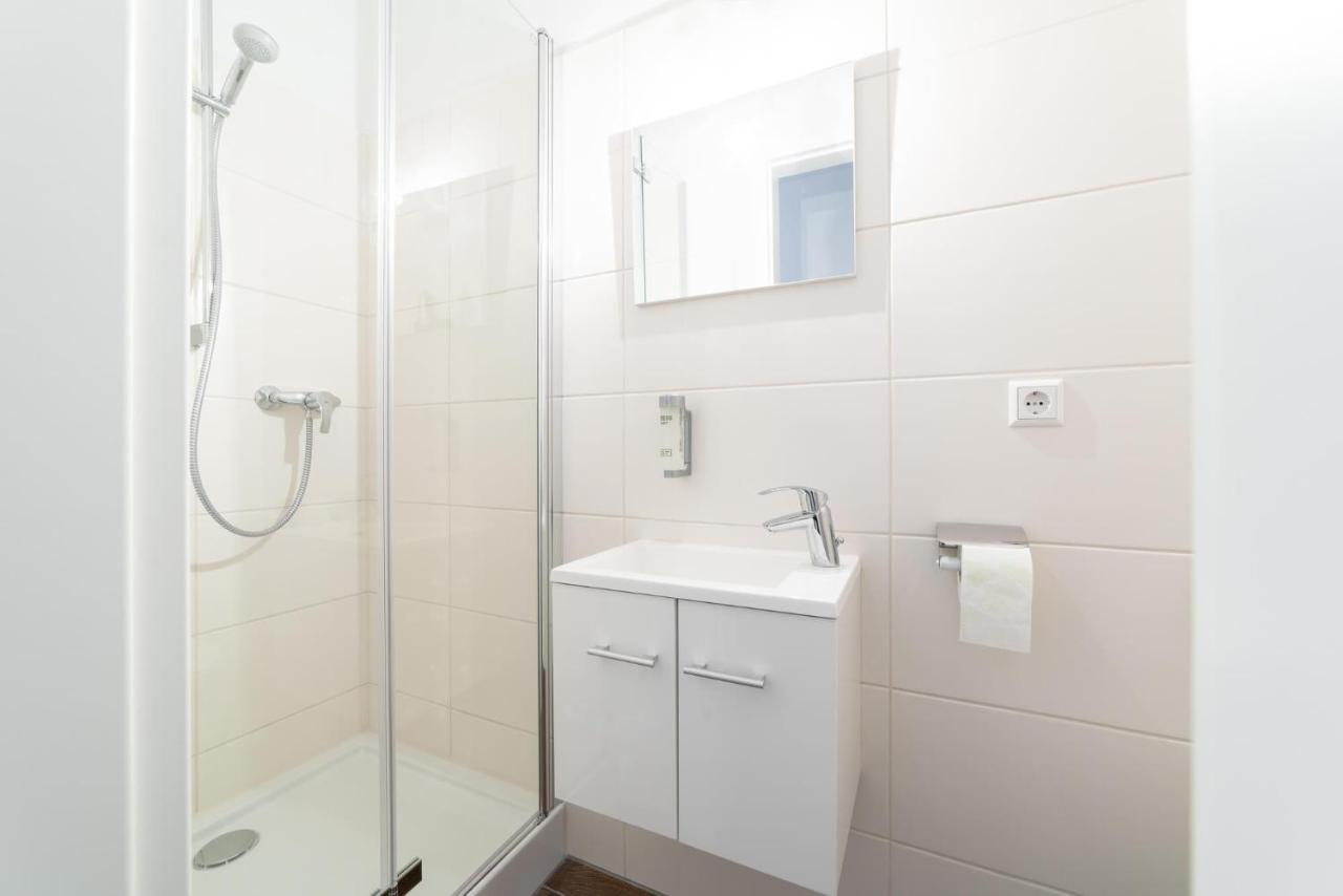 Monteurzimmer Berlin Pankow Mit Dachterrasse - Nur 10 Min. Von Der A10 - 3 Zimmer/ 7 Betten المظهر الخارجي الصورة