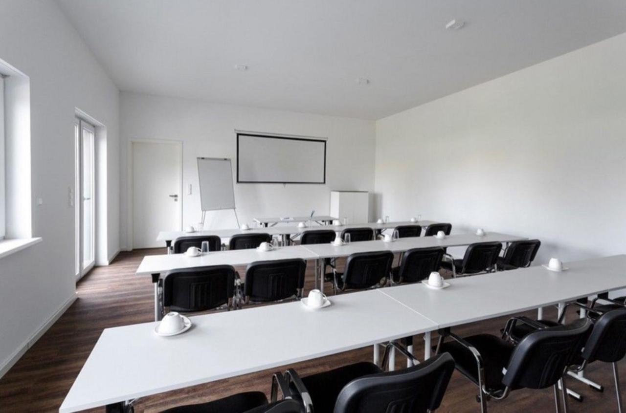 Monteurzimmer Berlin Pankow Mit Dachterrasse - Nur 10 Min. Von Der A10 - 3 Zimmer/ 7 Betten المظهر الخارجي الصورة