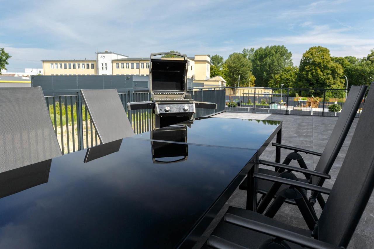 Monteurzimmer Berlin Pankow Mit Dachterrasse - Nur 10 Min. Von Der A10 - 3 Zimmer/ 7 Betten المظهر الخارجي الصورة
