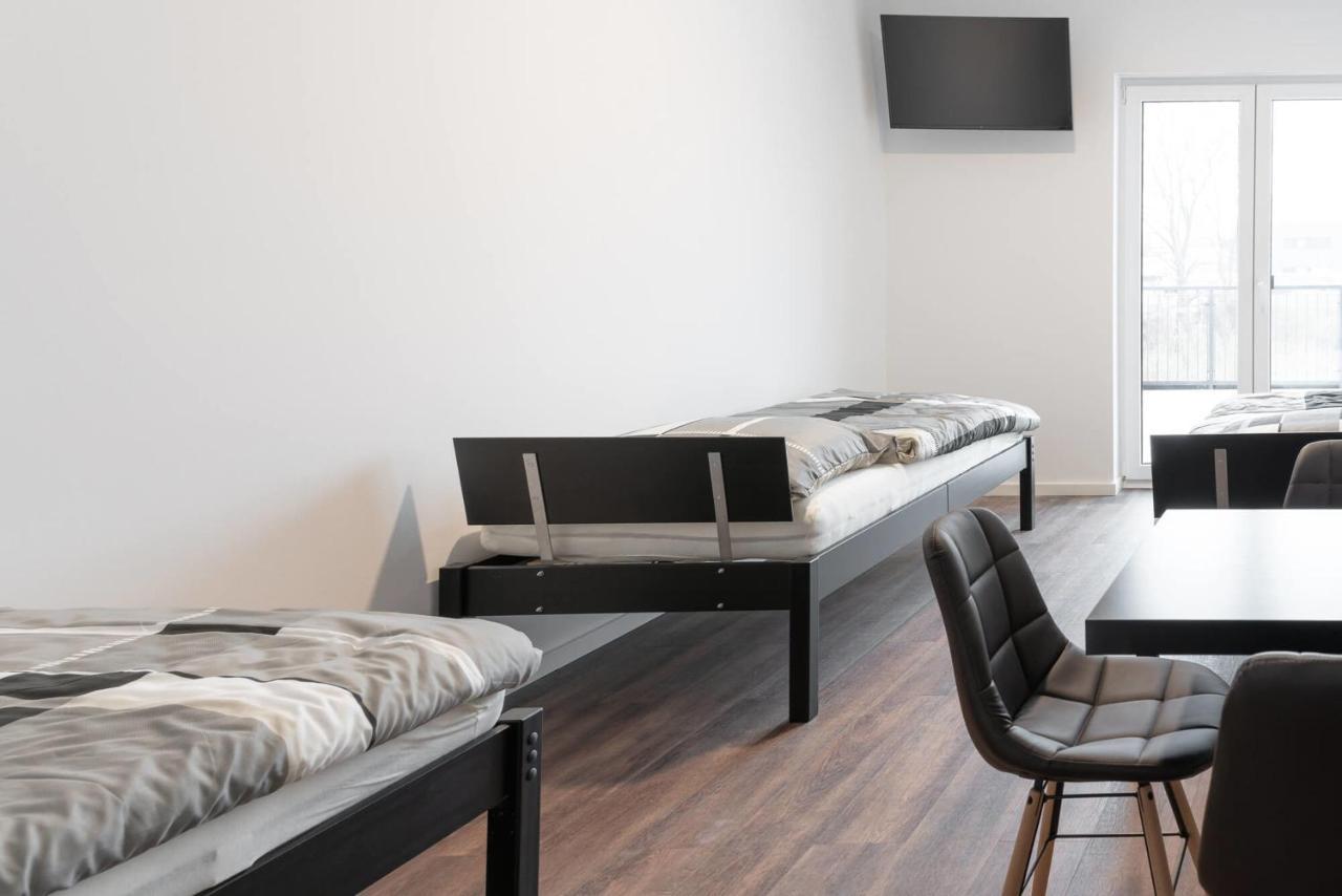 Monteurzimmer Berlin Pankow Mit Dachterrasse - Nur 10 Min. Von Der A10 - 3 Zimmer/ 7 Betten المظهر الخارجي الصورة